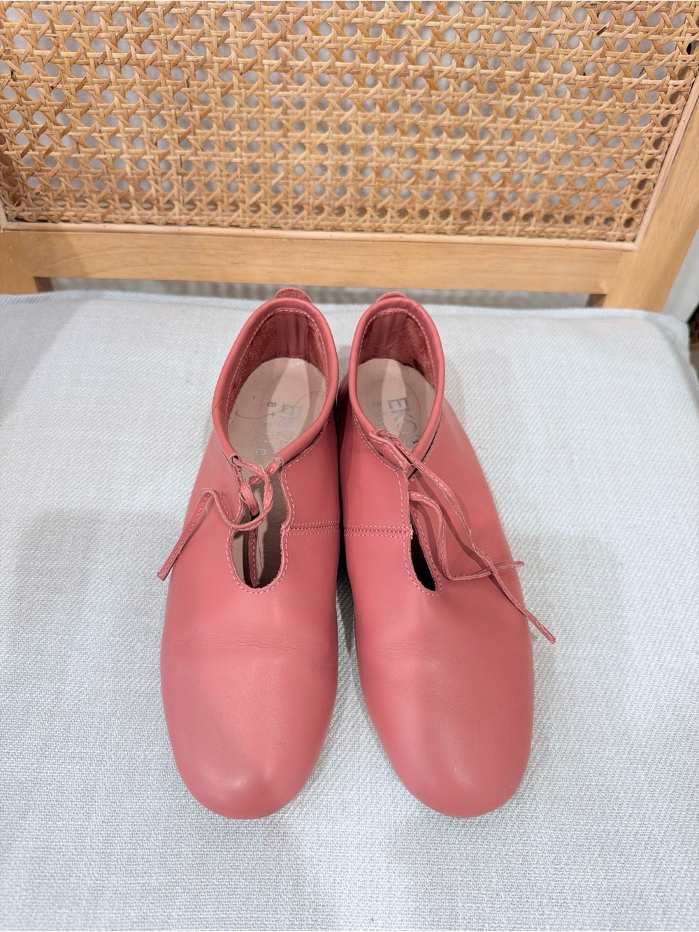 Vintage EKO’S Dusty Rose Leather Lace-Up Shoes